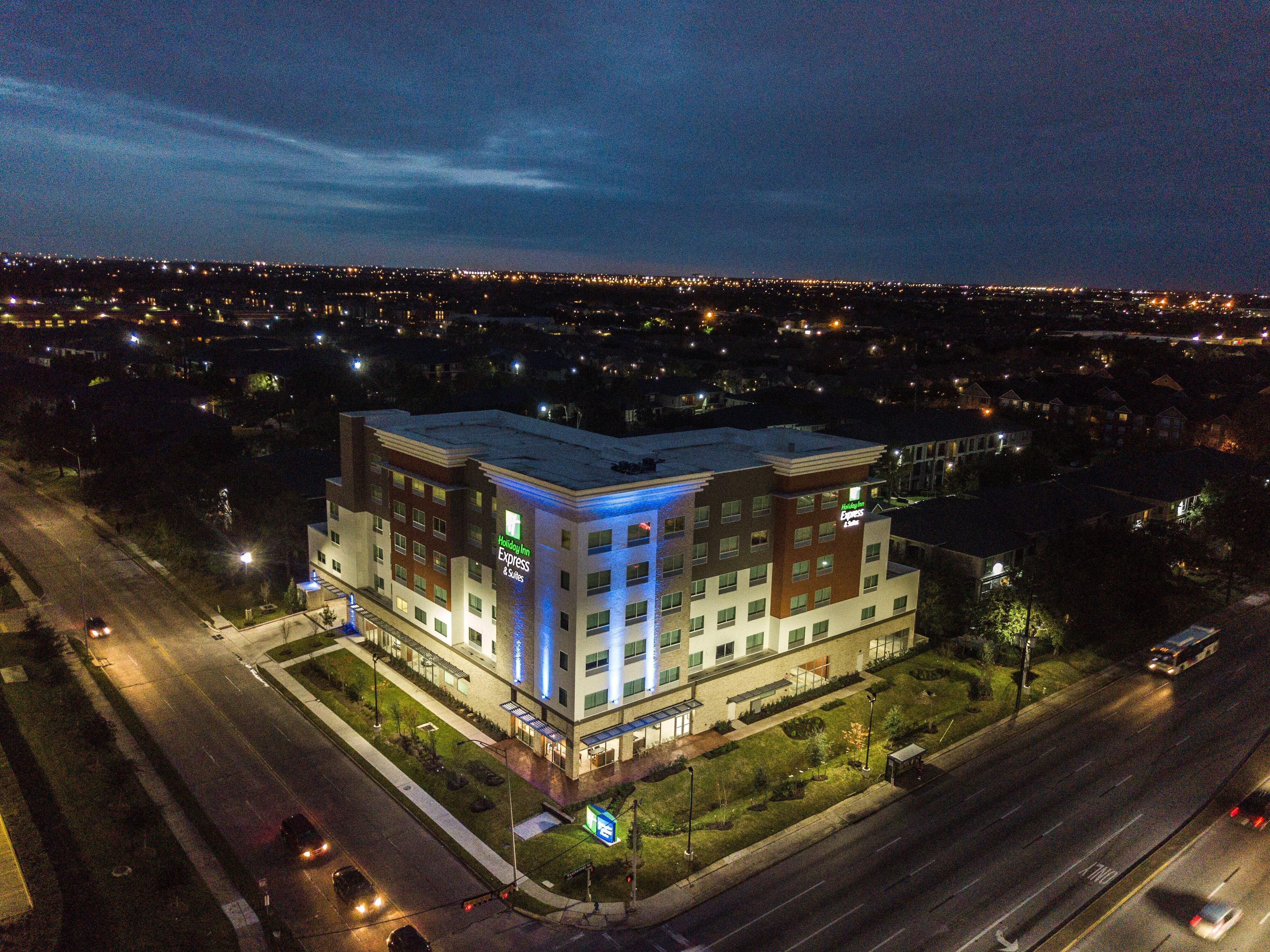 Holiday Inn Express & Suites - Houston Westchase - Westheimer By Ihg Exterior photo